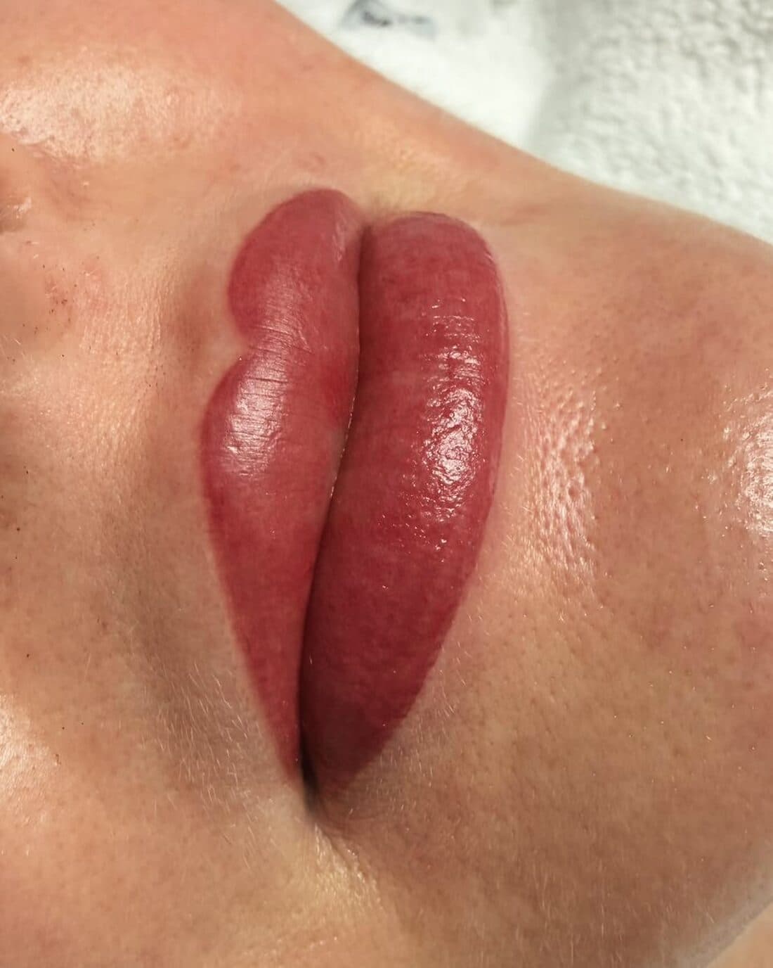 Ergebnis einer Lippenpigmentierung in Aquarell-Technik in Nahaufnahme
